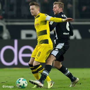 Ausspielen im 1 gegen 1 - Bewegungen mit Ball Ausspielen im 1 gegen 1 - Bewegungen mit Ball