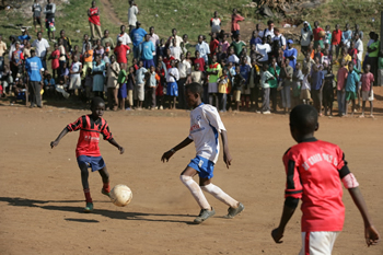 Uganda-Hilfe für Fußballkinder